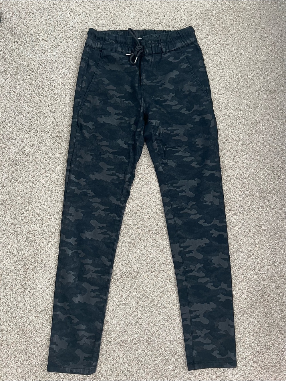 Bevy Flog Shely Black Camouflage Pants